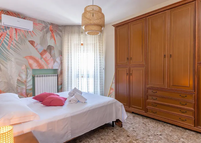 Esclusiva Residenza Con 2 In Centro Citta, Mare A 750m, Parcheggio A 300m