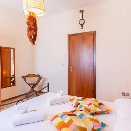 Esclusiva Residenza Con 2 In Centro Città, Mare A 750m, Parcheggio A 300m Pescara