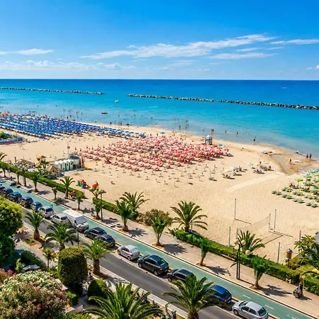 Appartamento Promo Vacanze 2 Esclusive In Centro, Mare 750m, Parcheggio 300m